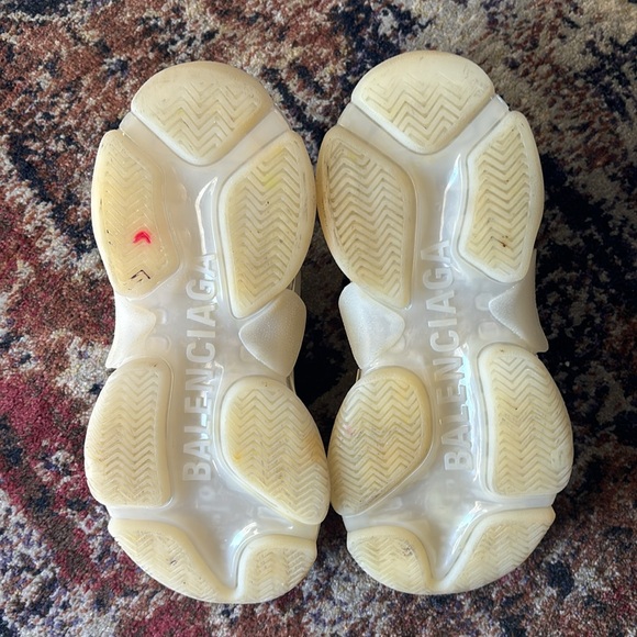 BALENCIAGA TRIPLE S CLEAR SOLE SNEAKERS - Picture 9 of 10